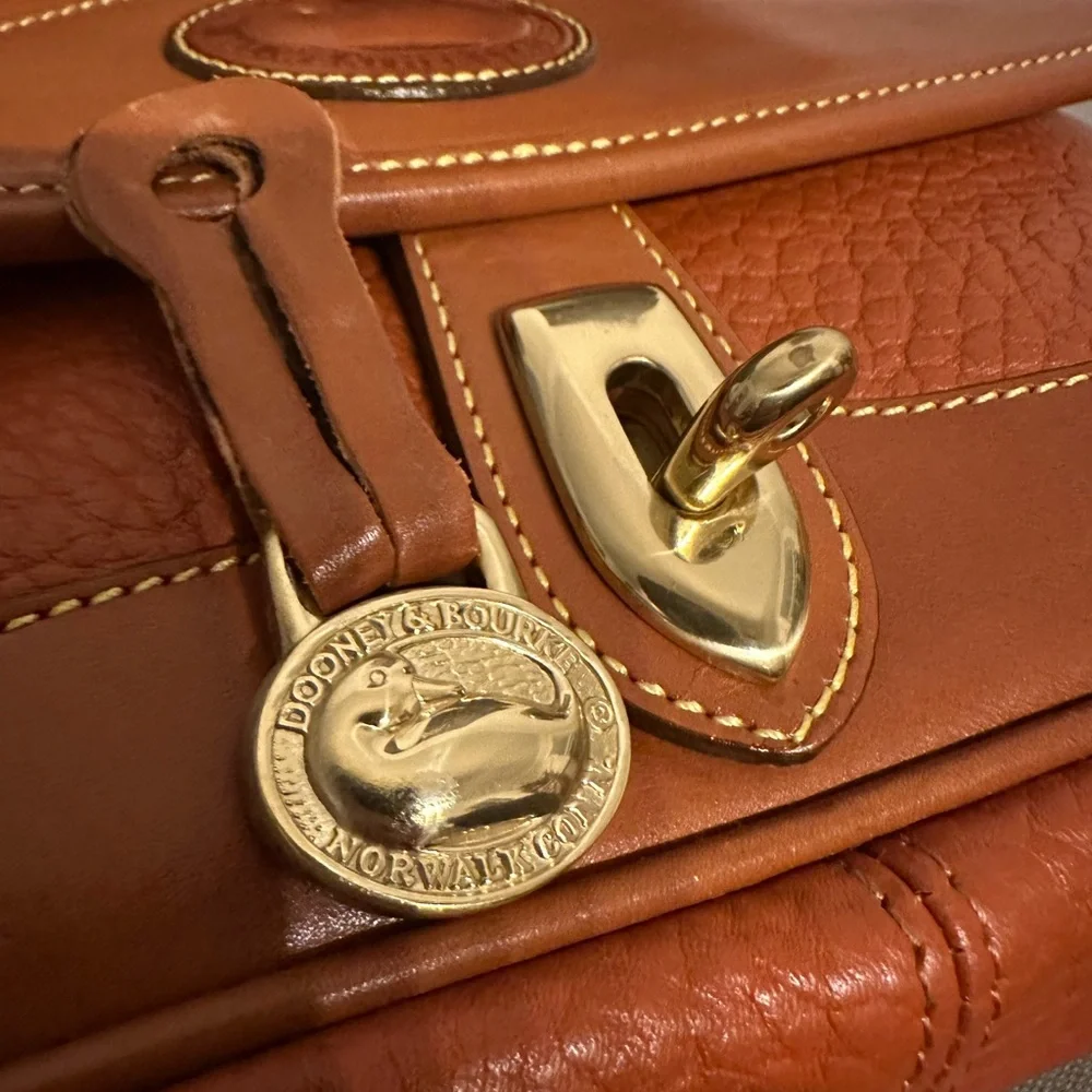 Vintage Dooney & Bourke peanut large carrier bag - Picture 10 of 11